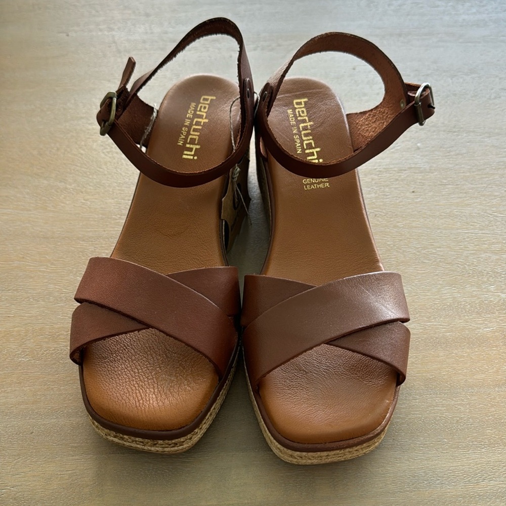 Bertuchi leather sandals 9 Spain NWT